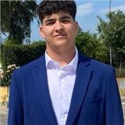 Soy estudiante de bachillerato. Soy muy bueno en matemáticas enseño a gente en primaria y en la ESO